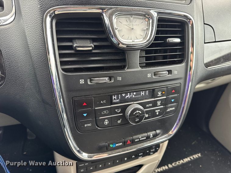 image for item EN0853 2011 Chrysler Town And Country van