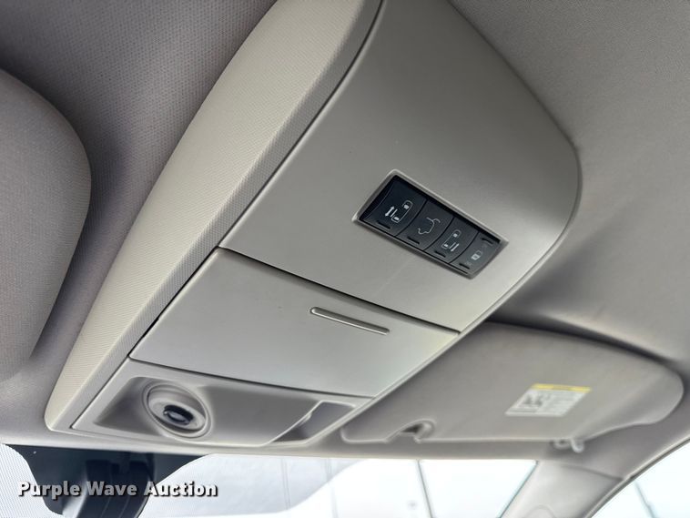 image for item EN0853 2011 Chrysler Town And Country van