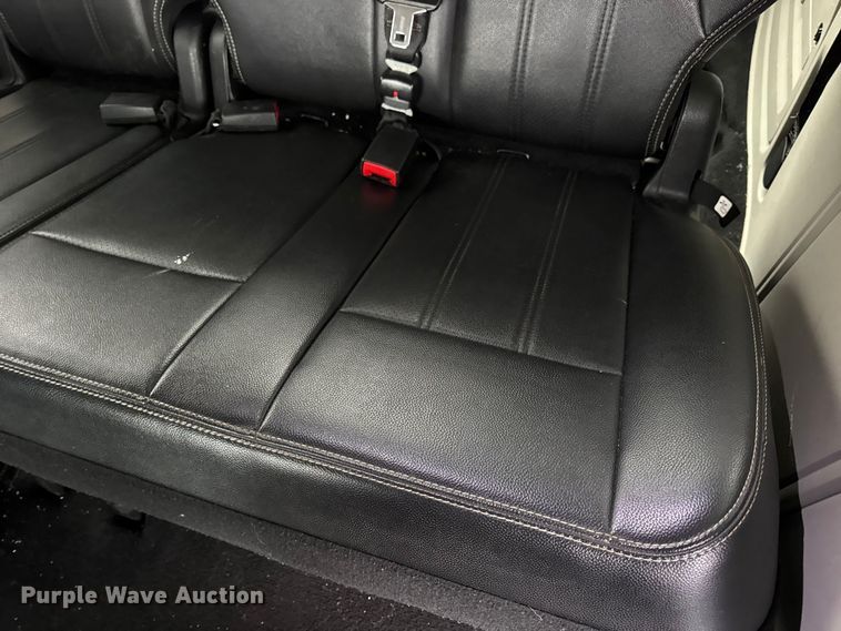 image for item EN0853 2011 Chrysler Town And Country van