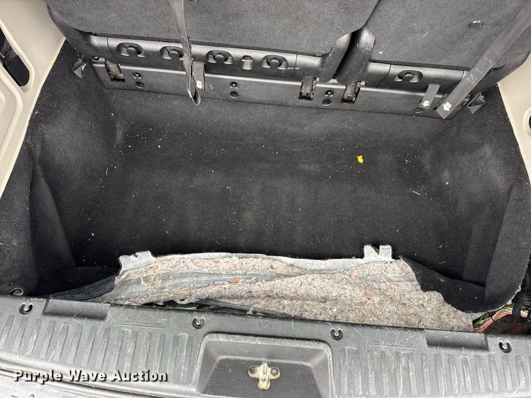 image for item EN0853 2011 Chrysler Town And Country van