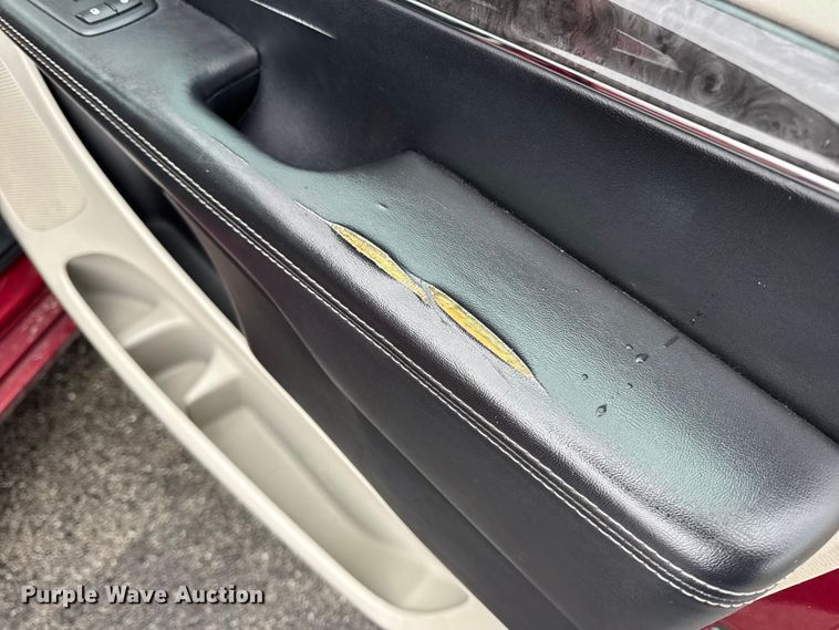 image for item EN0853 2011 Chrysler Town And Country van