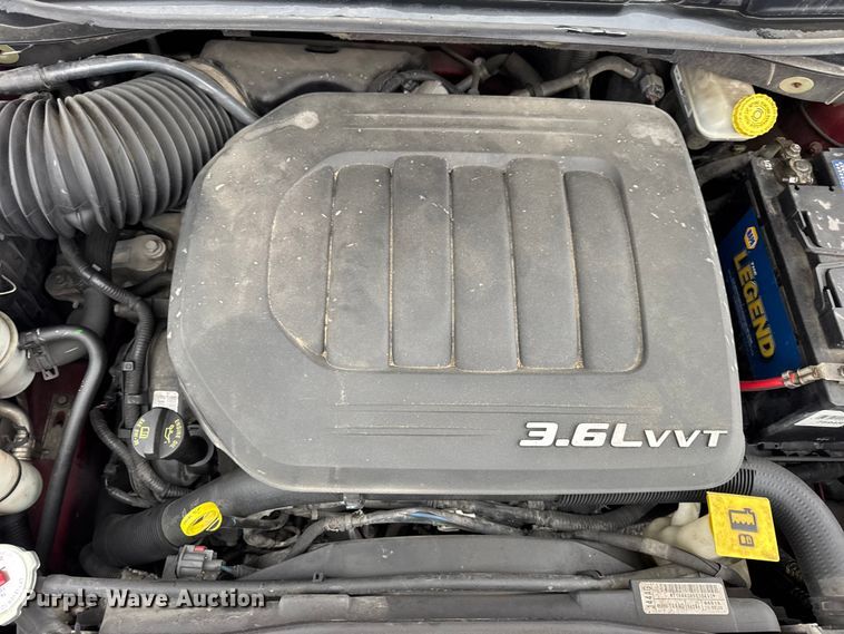 image for item EN0853 2011 Chrysler Town And Country van