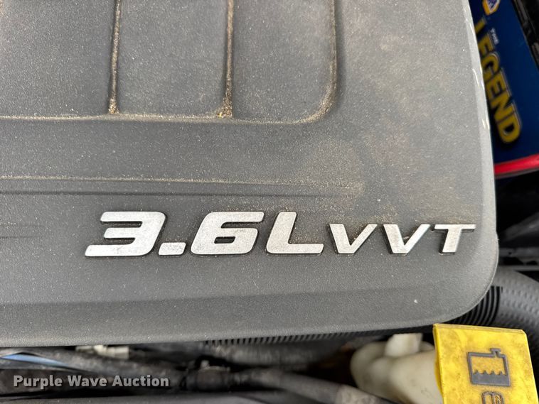 image for item EN0853 2011 Chrysler Town And Country van