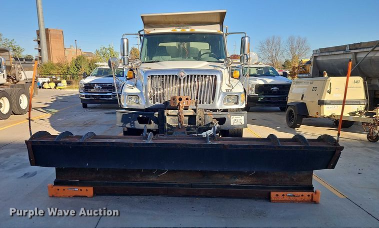 image for item EO4806 2006 International 7400 dump truck