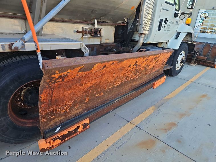 image for item EO4806 2006 International 7400 dump truck