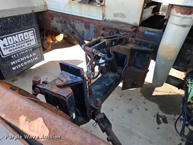 image for item EO4806 2006 International 7400 dump truck