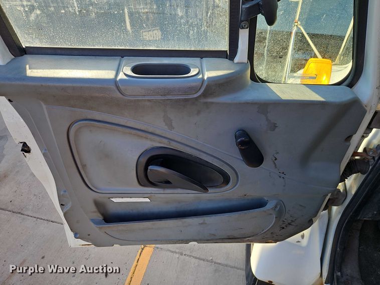 image for item EO4806 2006 International 7400 dump truck