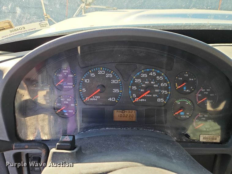 image for item EO4806 2006 International 7400 dump truck