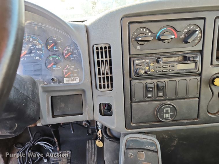 image for item EO4806 2006 International 7400 dump truck