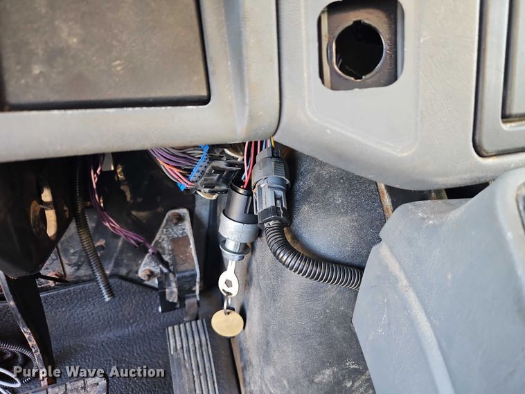 image for item EO4806 2006 International 7400 dump truck