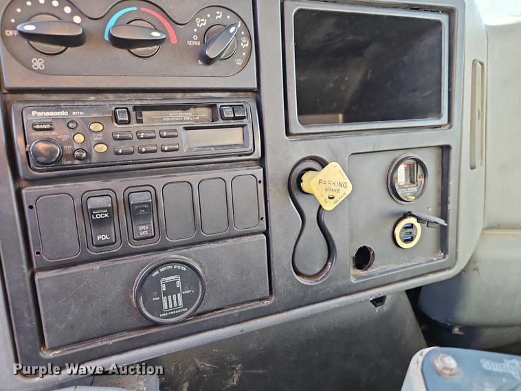 image for item EO4806 2006 International 7400 dump truck