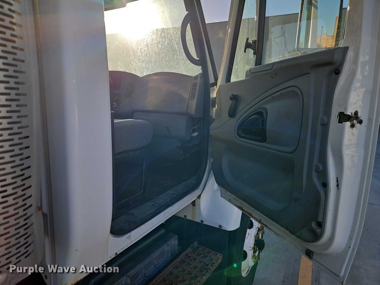 image for item EO4806 2006 International 7400 dump truck