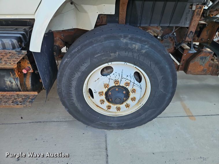 image for item EO4806 2006 International 7400 dump truck