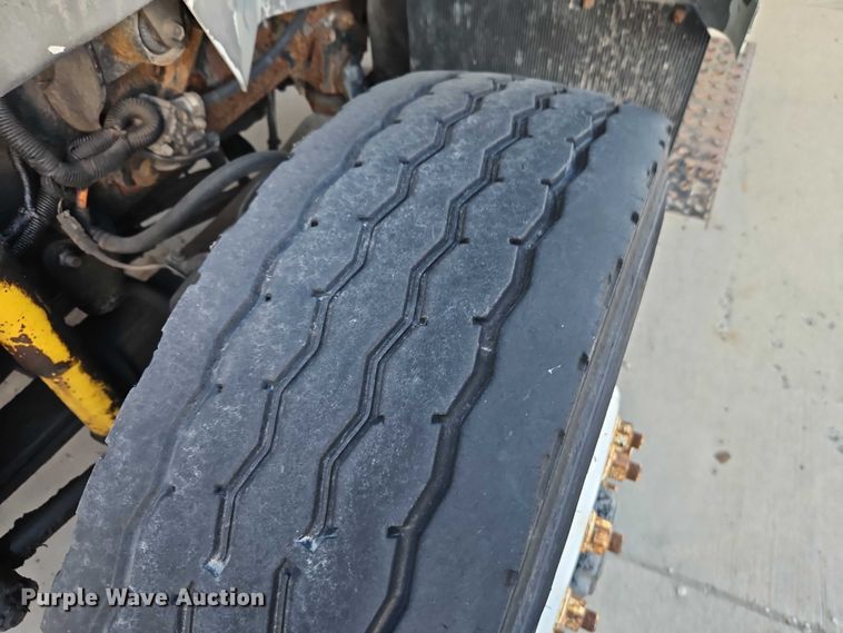 image for item EO4806 2006 International 7400 dump truck