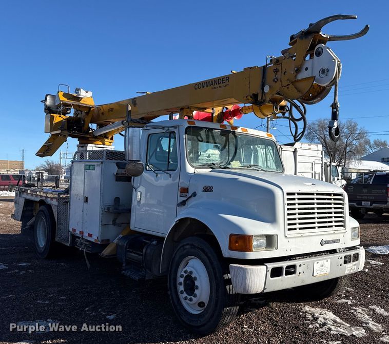 image for item EP2768 1998 International 4700 digger derrick truck