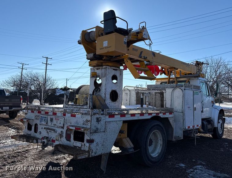 image for item EP2768 1998 International 4700 digger derrick truck