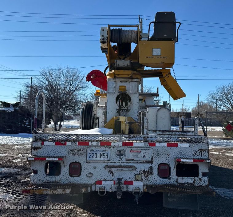 image for item EP2768 1998 International 4700 digger derrick truck