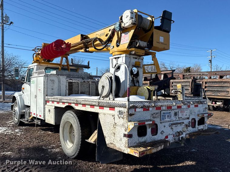 image for item EP2768 1998 International 4700 digger derrick truck