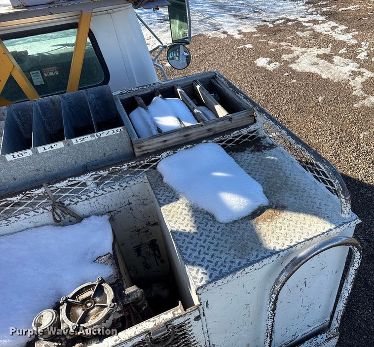 image for item EP2768 1998 International 4700 digger derrick truck