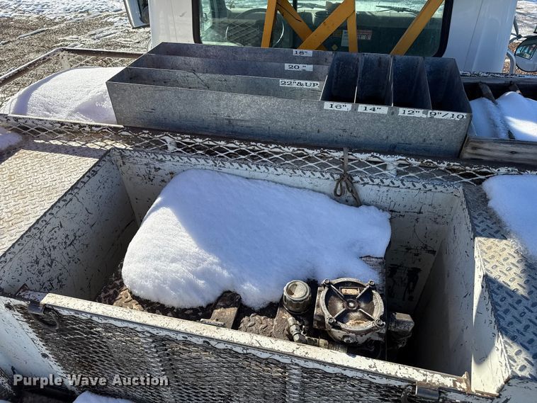 image for item EP2768 1998 International 4700 digger derrick truck