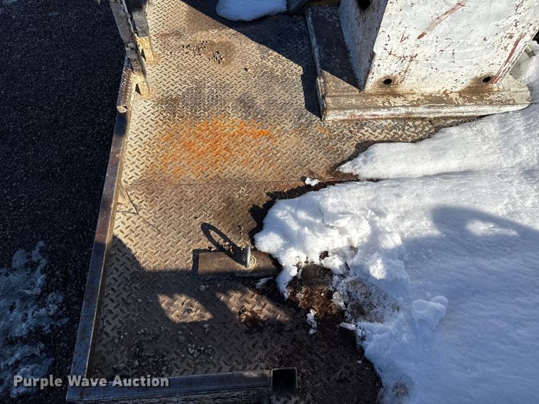 image for item EP2768 1998 International 4700 digger derrick truck