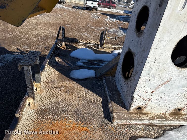 image for item EP2768 1998 International 4700 digger derrick truck