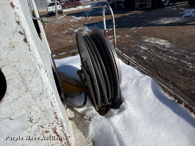 image for item EP2768 1998 International 4700 digger derrick truck