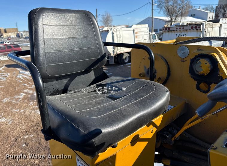 image for item EP2768 1998 International 4700 digger derrick truck