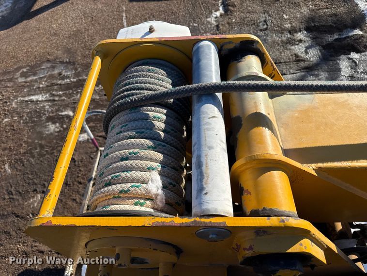 image for item EP2768 1998 International 4700 digger derrick truck