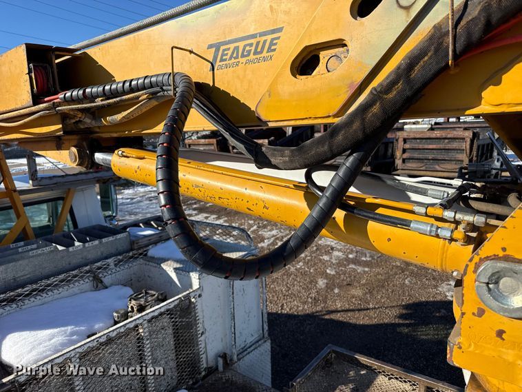 image for item EP2768 1998 International 4700 digger derrick truck