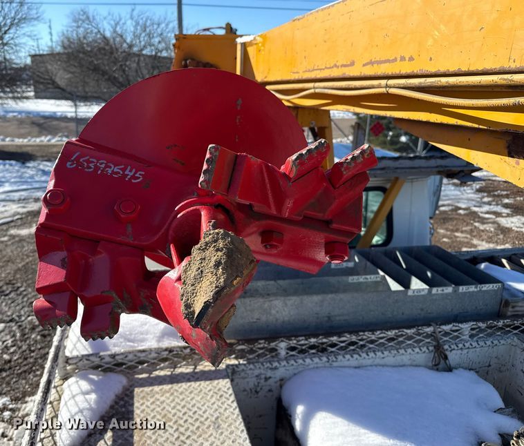 image for item EP2768 1998 International 4700 digger derrick truck