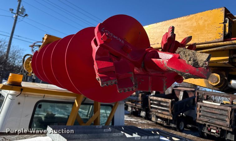 image for item EP2768 1998 International 4700 digger derrick truck