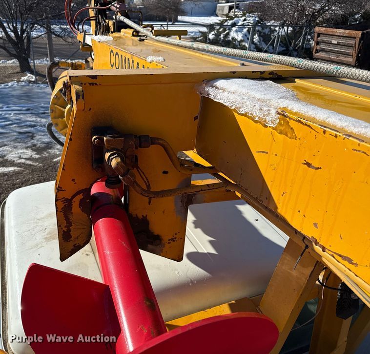 image for item EP2768 1998 International 4700 digger derrick truck