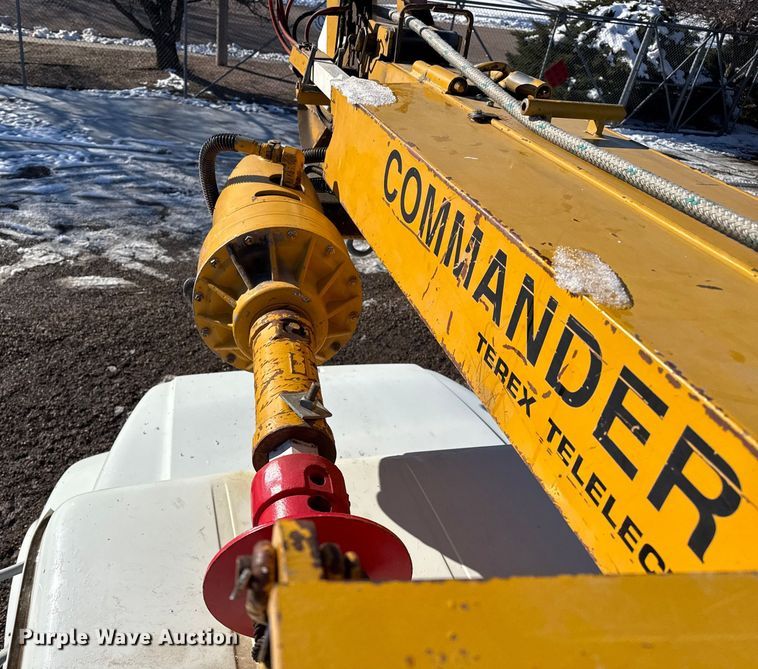 image for item EP2768 1998 International 4700 digger derrick truck