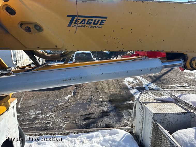 image for item EP2768 1998 International 4700 digger derrick truck