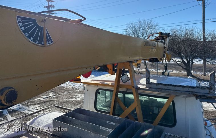 image for item EP2768 1998 International 4700 digger derrick truck