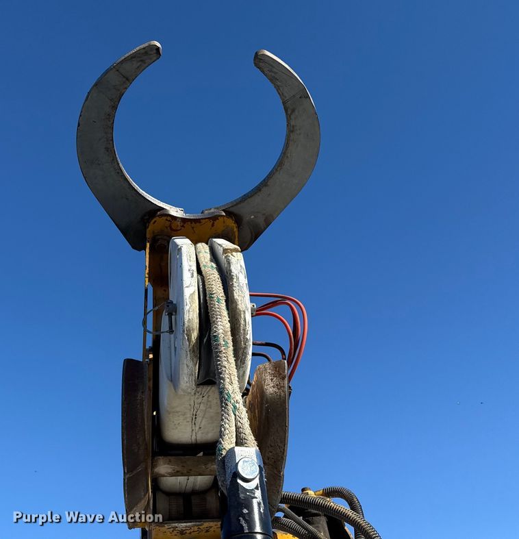 image for item EP2768 1998 International 4700 digger derrick truck