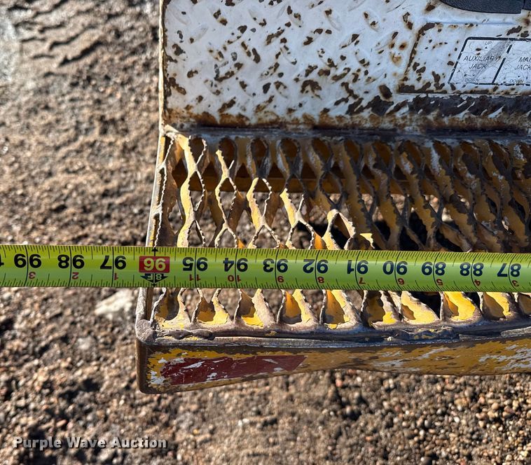 image for item EP2768 1998 International 4700 digger derrick truck