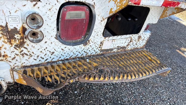 image for item EP2768 1998 International 4700 digger derrick truck