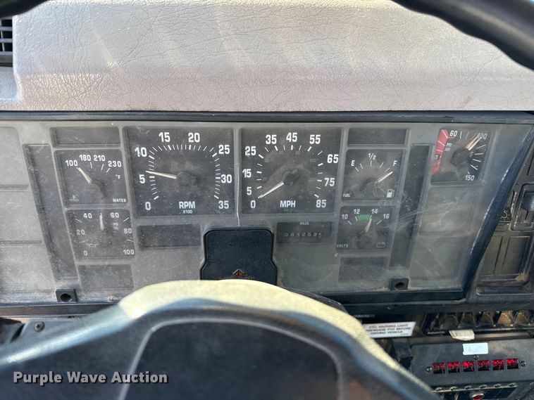 image for item EP2768 1998 International 4700 digger derrick truck