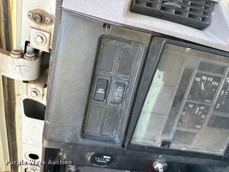 image for item EP2768 1998 International 4700 digger derrick truck