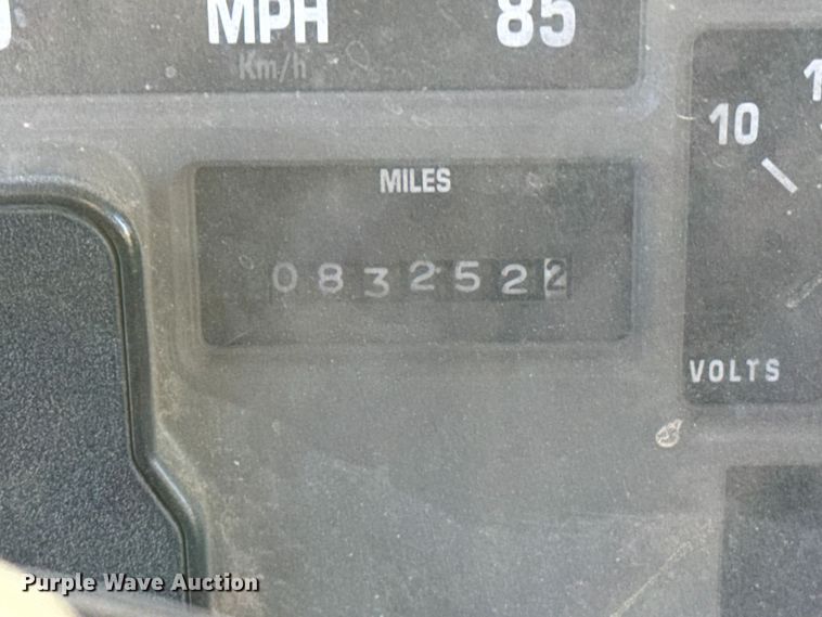 image for item EP2768 1998 International 4700 digger derrick truck