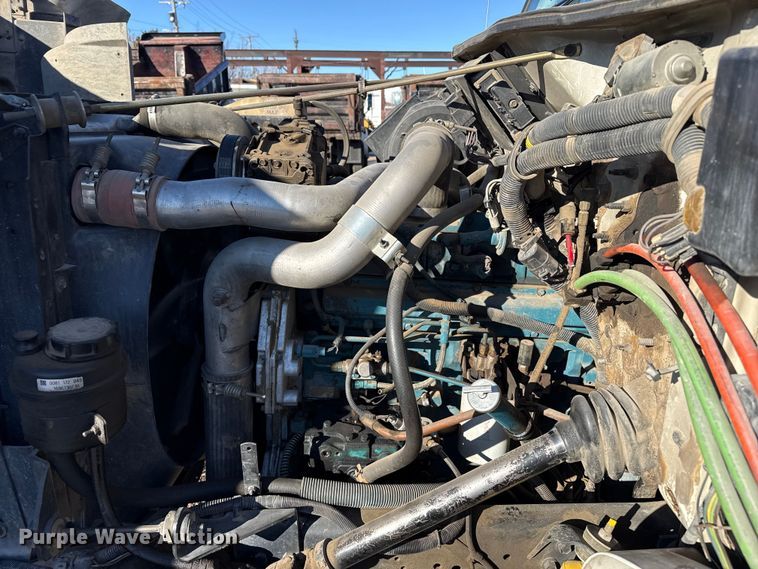 image for item EP2768 1998 International 4700 digger derrick truck