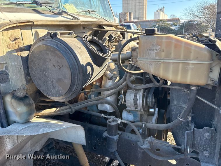 image for item EP2768 1998 International 4700 digger derrick truck