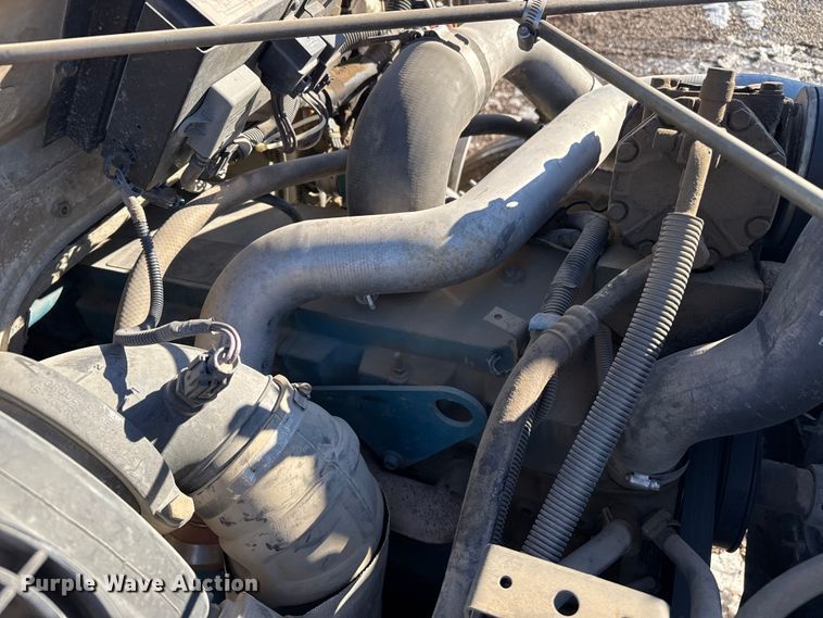 image for item EP2768 1998 International 4700 digger derrick truck