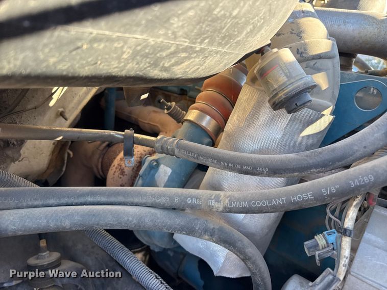 image for item EP2768 1998 International 4700 digger derrick truck