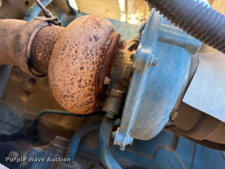 image for item EP2768 1998 International 4700 digger derrick truck