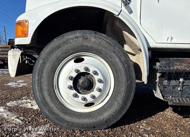 image for item EP2768 1998 International 4700 digger derrick truck