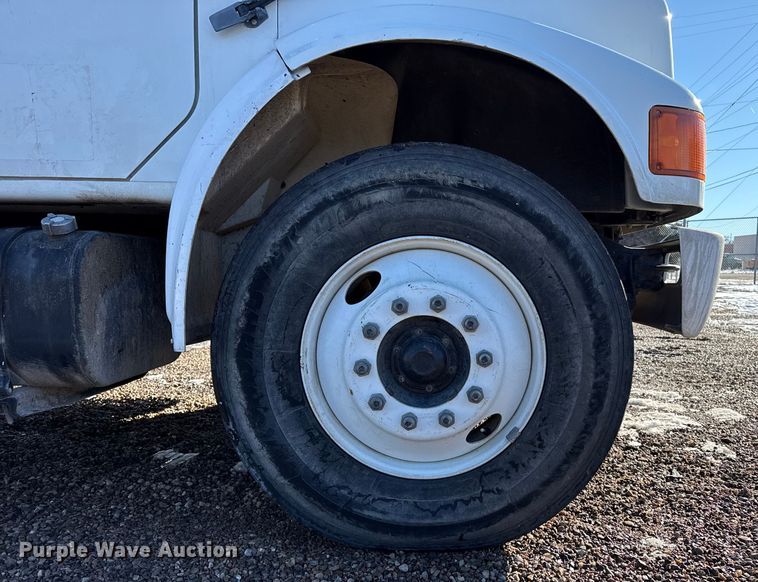 image for item EP2768 1998 International 4700 digger derrick truck