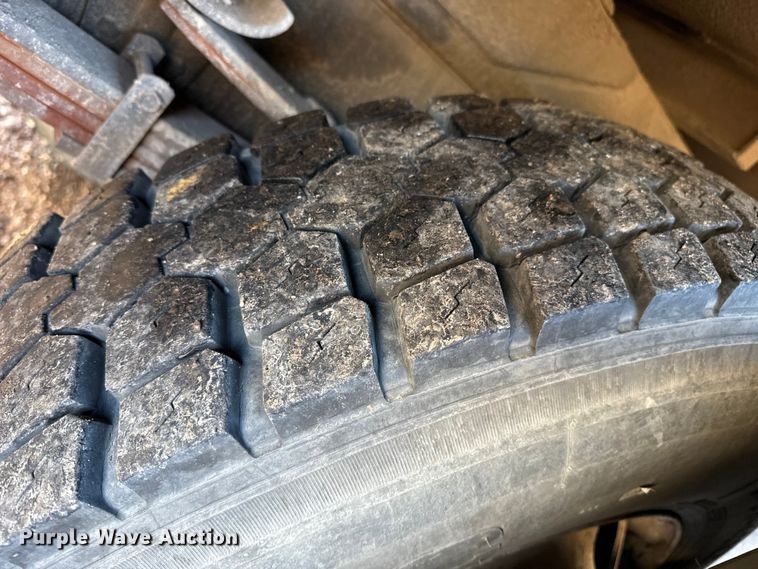 image for item EP2768 1998 International 4700 digger derrick truck